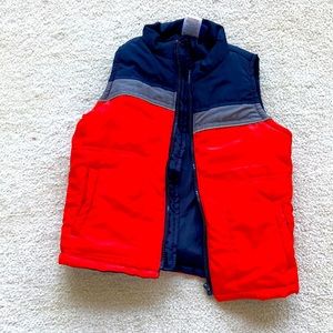 5/$25 Puffy red and navy zip front vest. Little boys size 5 brand is FP Sport.